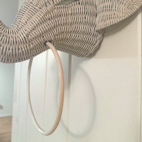 Wall-Mounted Wicker Elephant Ring Towel Holder Home Walll Decor Unique Handmade - Picture 7 of 11
